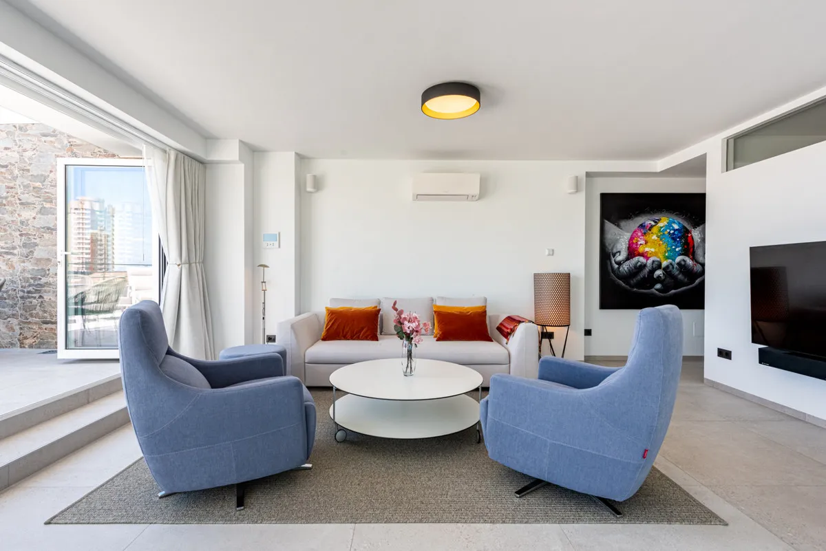 1a552672-649a-493e-878b-4f3c9210a22e