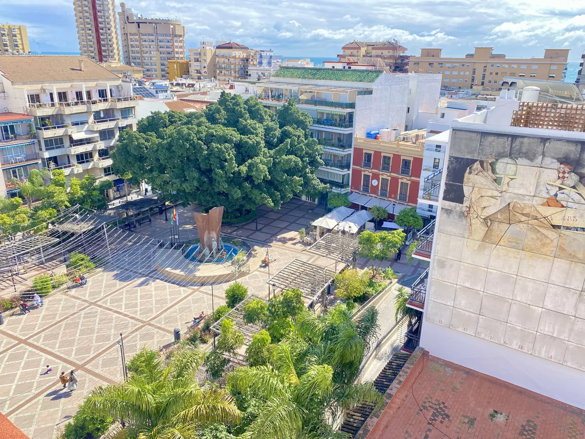 b01b95c7-e49a-46e4-a253-f03fbabc3170