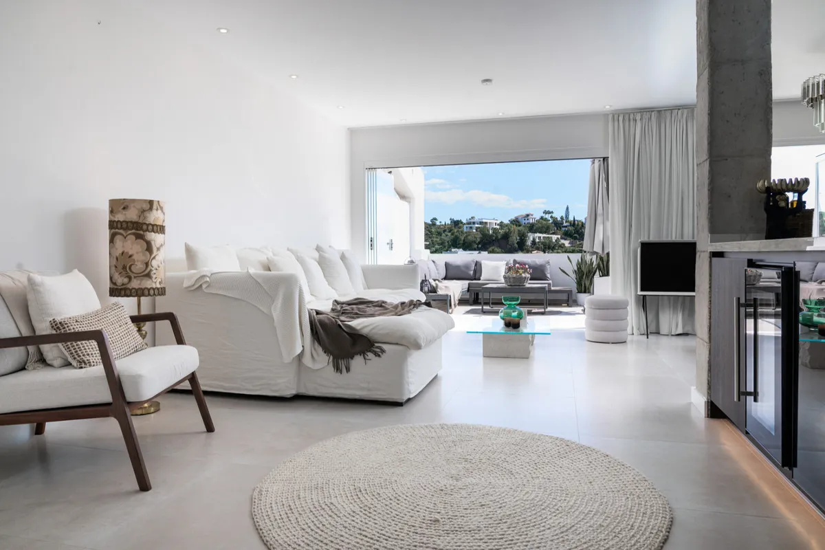 4aed3e10-702b-43cc-8fca-7ec79801f89e