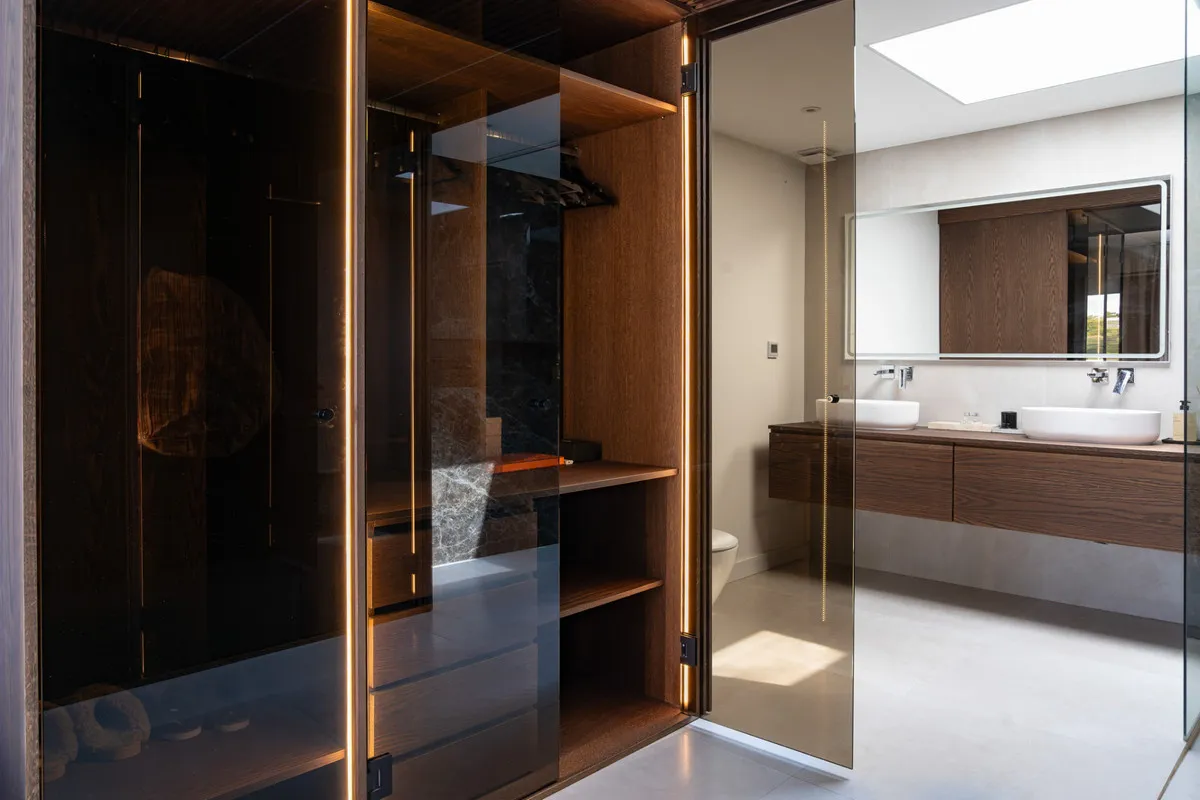 f5d7bb69-ab8d-4d64-ab81-7ec37c1f2b0e