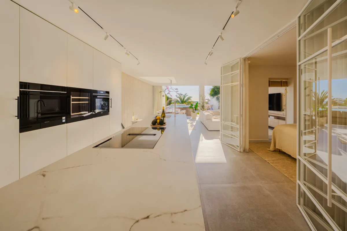 a65b574c-15c8-4f06-baa6-87bc9ad1406f