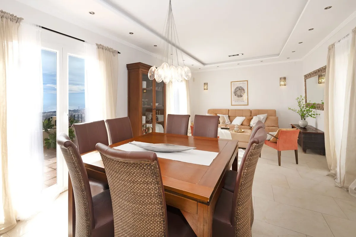 12b6bcd0-1175-4773-b9de-3270a74ba6f2