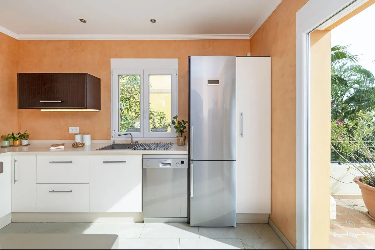 4ecdc960-c0e5-43c5-97dd-9aebb6a0d0e6