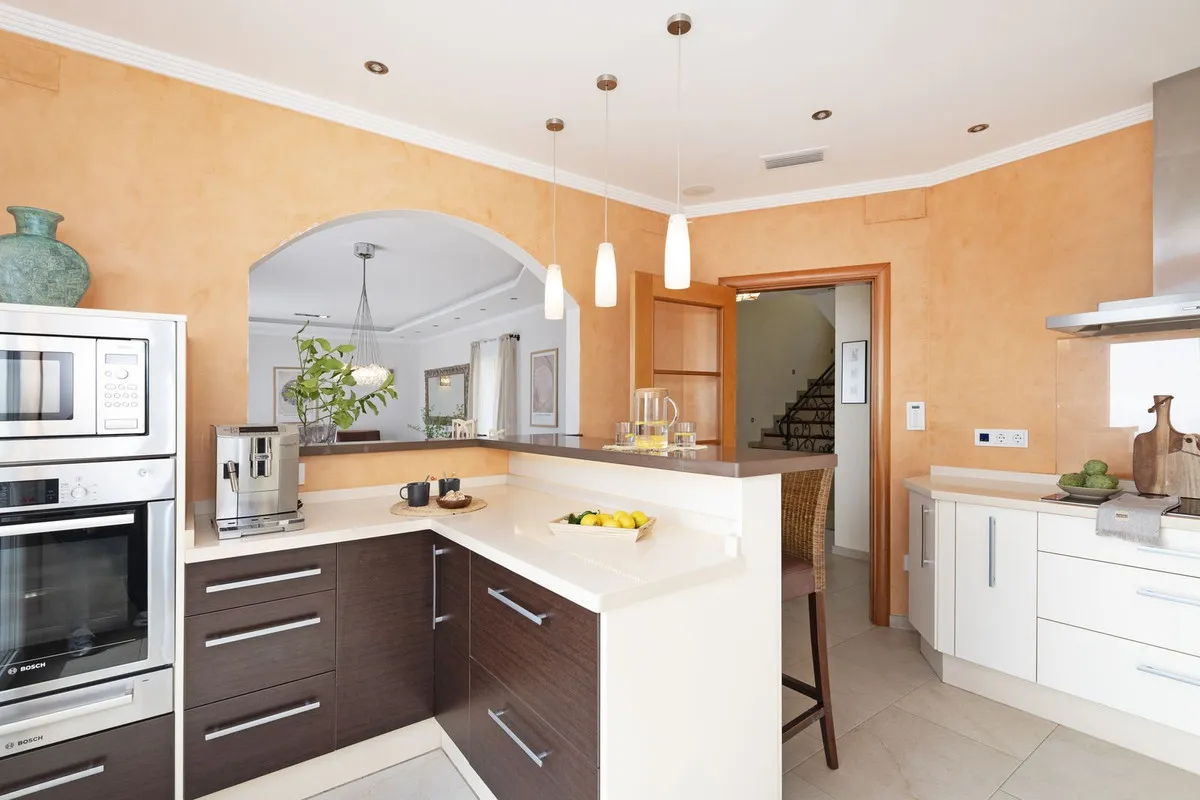 c8c0e635-eb69-4e3c-a3da-c467d722f67a