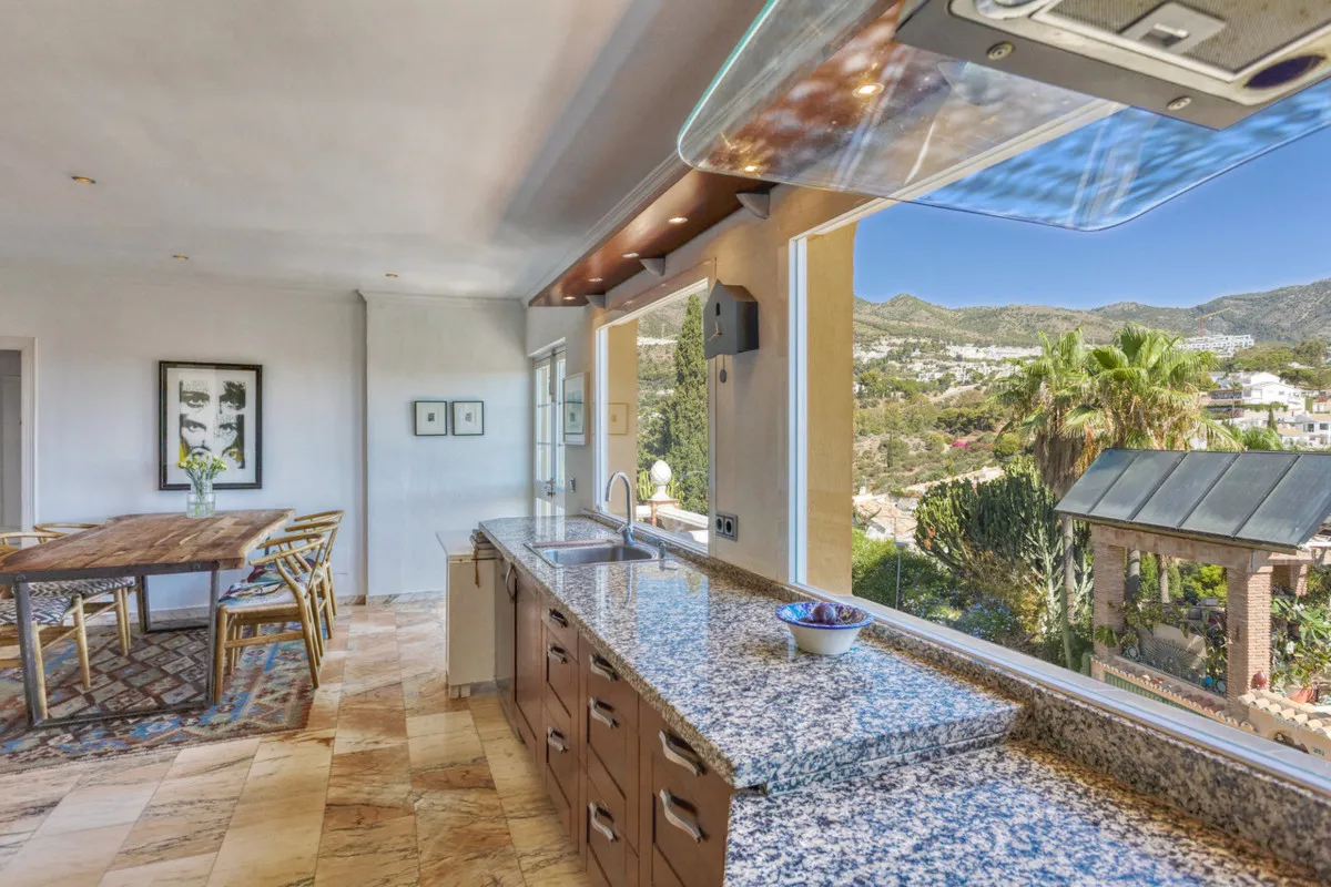 8ac347de-dcc5-4927-84d3-c77e235e53f6