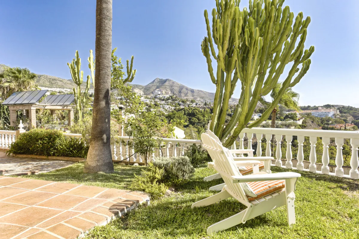 fe1b6b9f-82f4-4a8c-aa14-0e5a7ce2150f