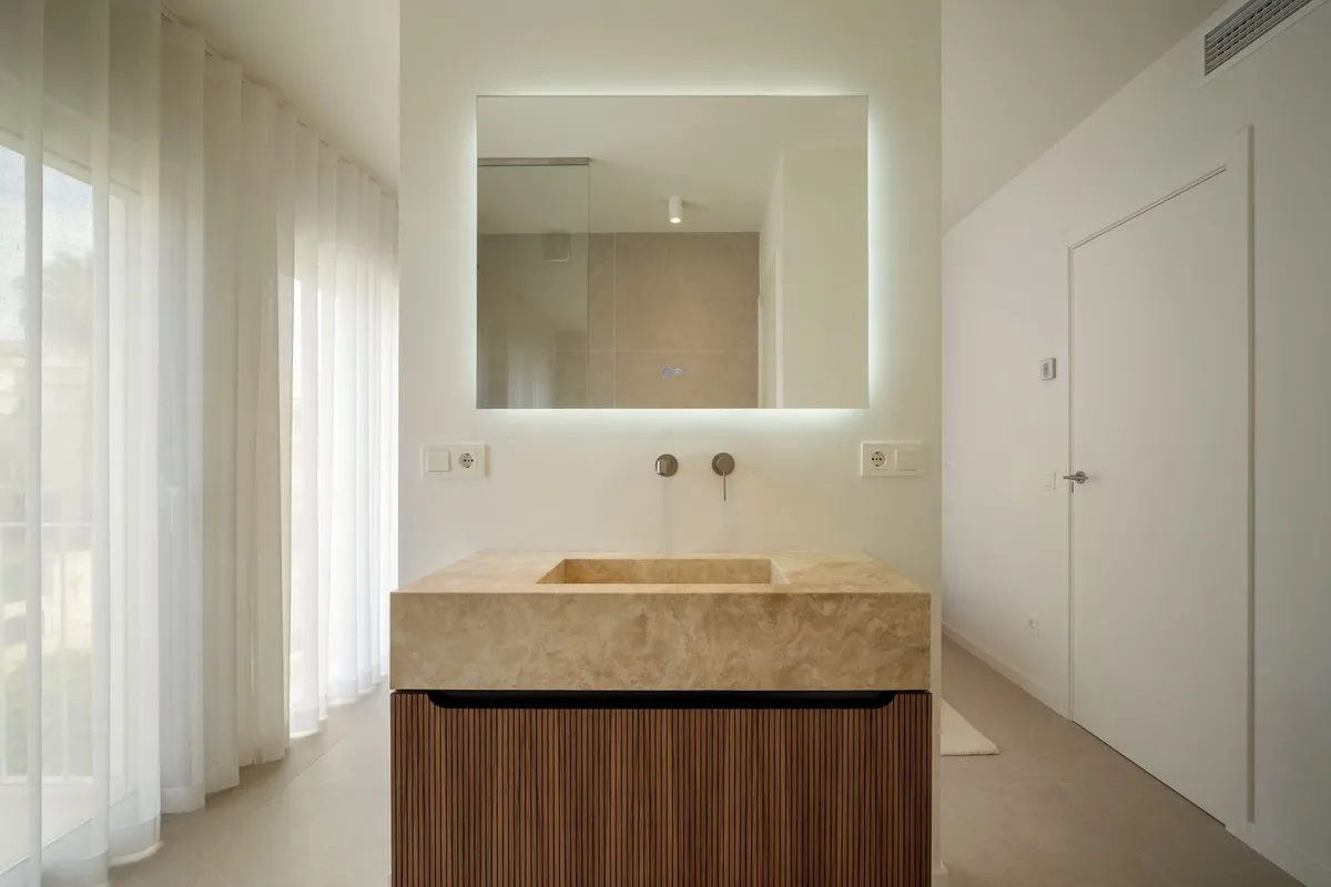 2879ab4f-5d33-478e-a3a8-d896456e2740