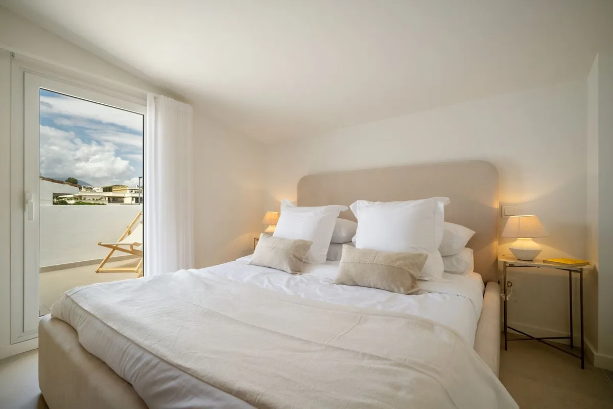 bf8b633b-f4ff-4dd9-b0b4-7445c308cd66