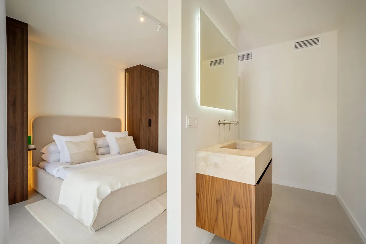 c01880f2-8671-4a71-93c9-13c482f4aaf7