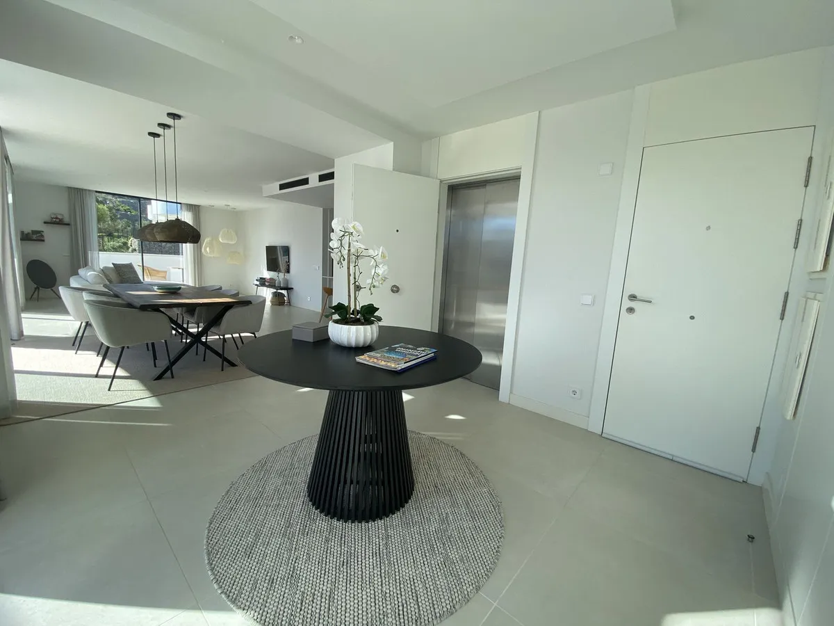 3ec4b5b2-7b0f-4ead-8618-87b360e94b3d