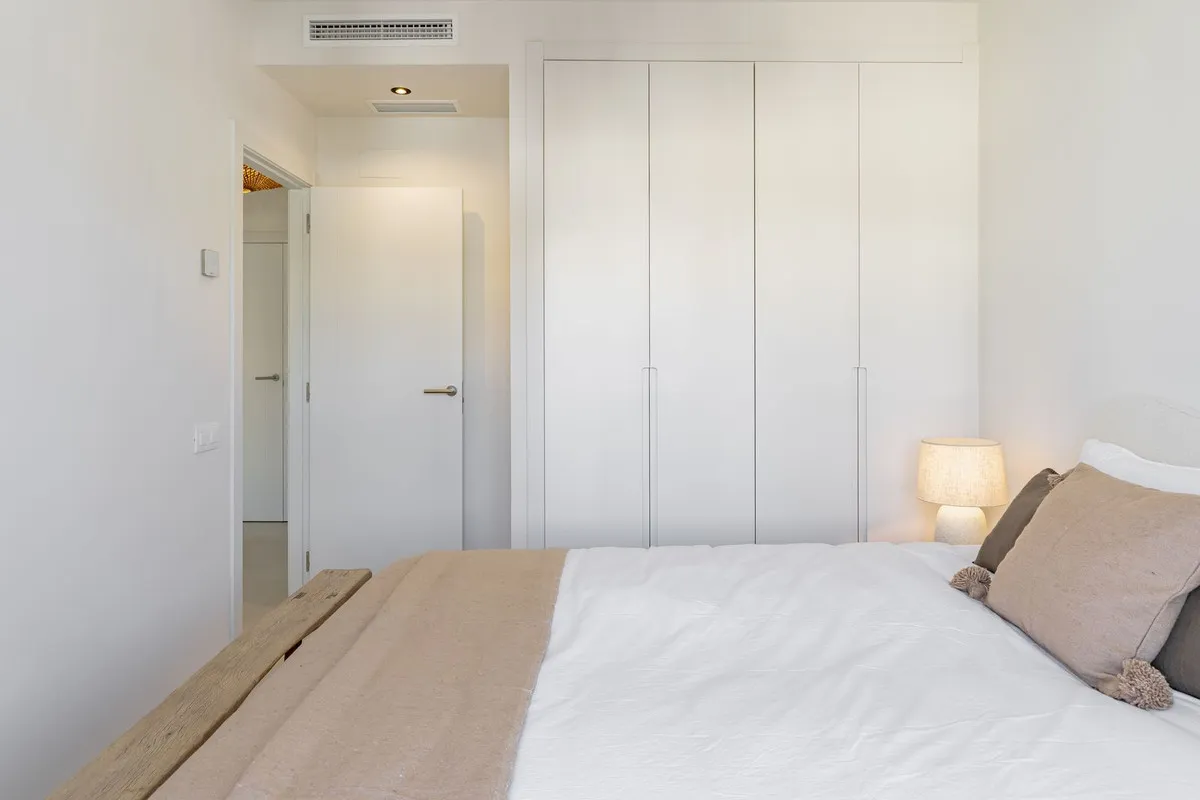 6fc583de-3b32-4051-bd28-796a24e51a0a