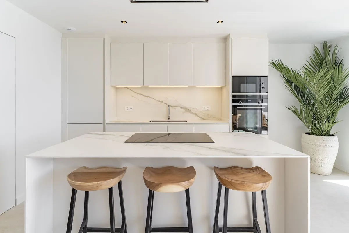 f8bb702c-7ddf-485b-8939-b4293299fdbe