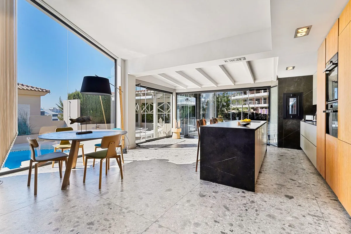 a8fa1379-64d4-484f-a875-39549b0e107b