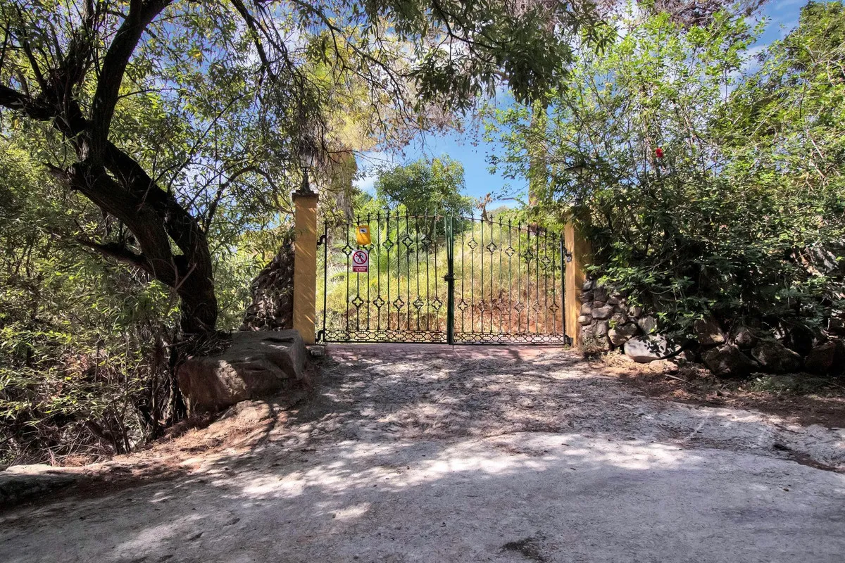 127949fe-99ab-49d3-b5f3-a8792236eab6