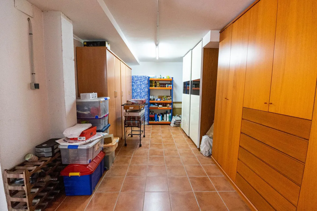 e03d56ed-75a9-432a-af7c-0ab03802cae5