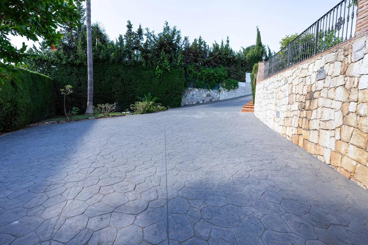 ef6e4299-e81e-400a-95f3-91a9c885a0ac