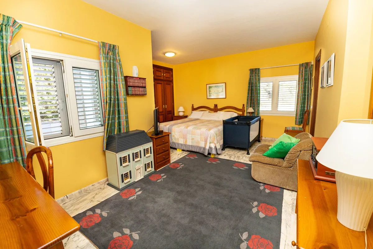 fb811b05-a3cf-4128-adba-ea1a5ff052cc