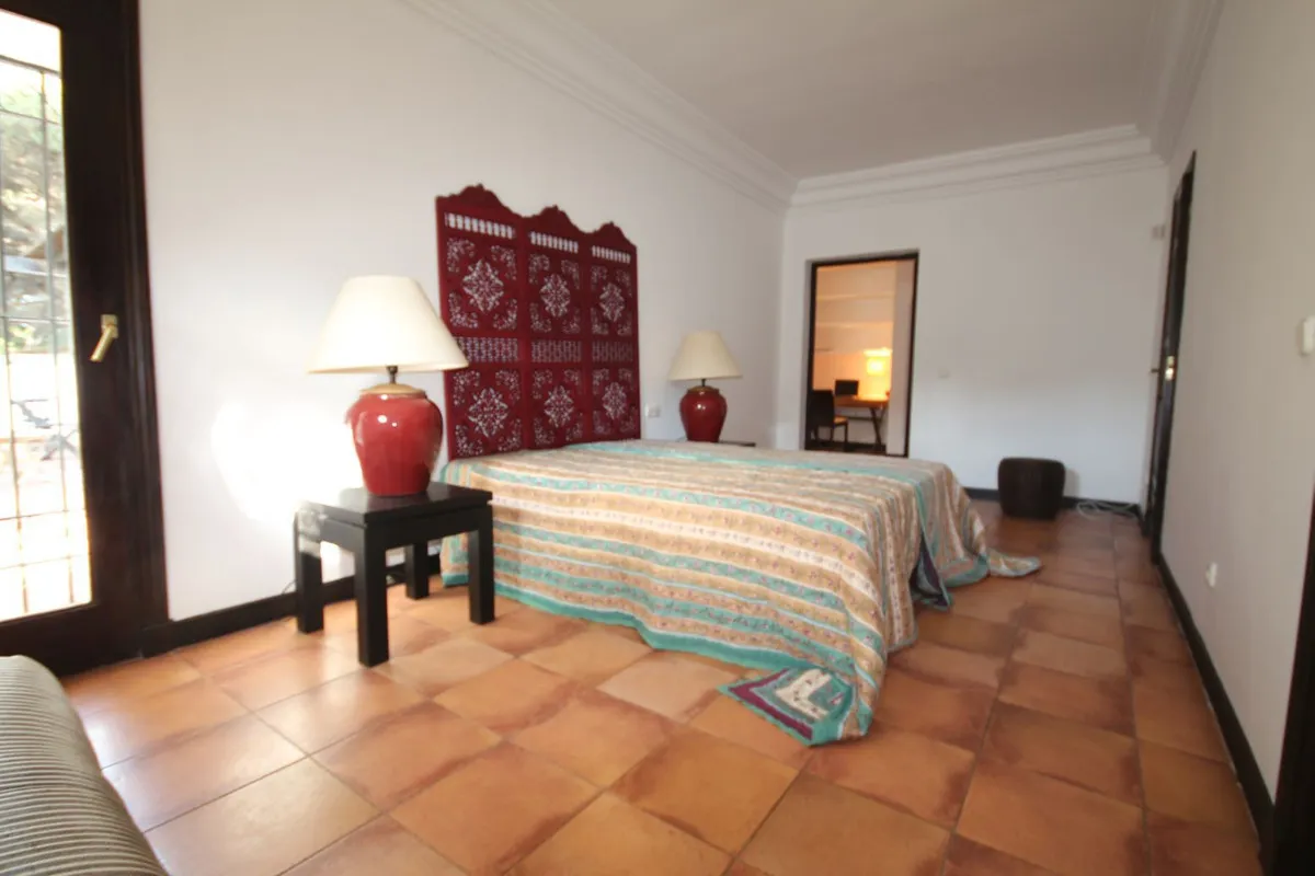 8ec6a64b-62ba-47b2-8d49-c53a09a11618