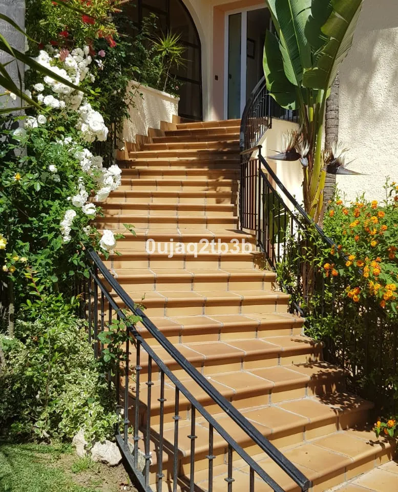 2f4298e2-af4b-4f7a-8cf0-e5df9d359011