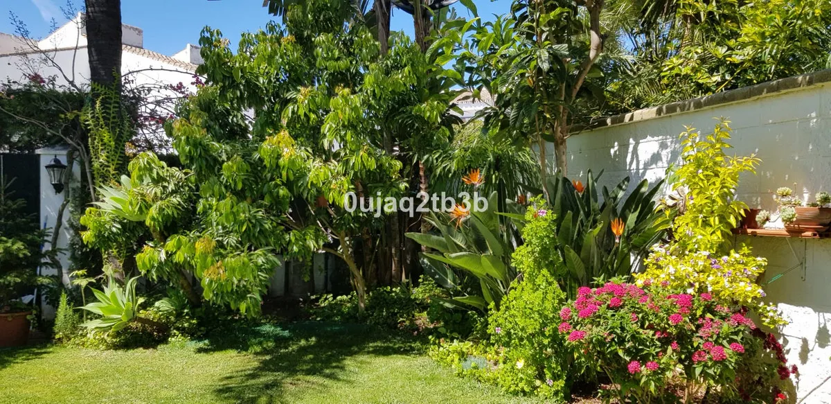 a813b3c9-948b-4a91-8b0f-01adecaf0944