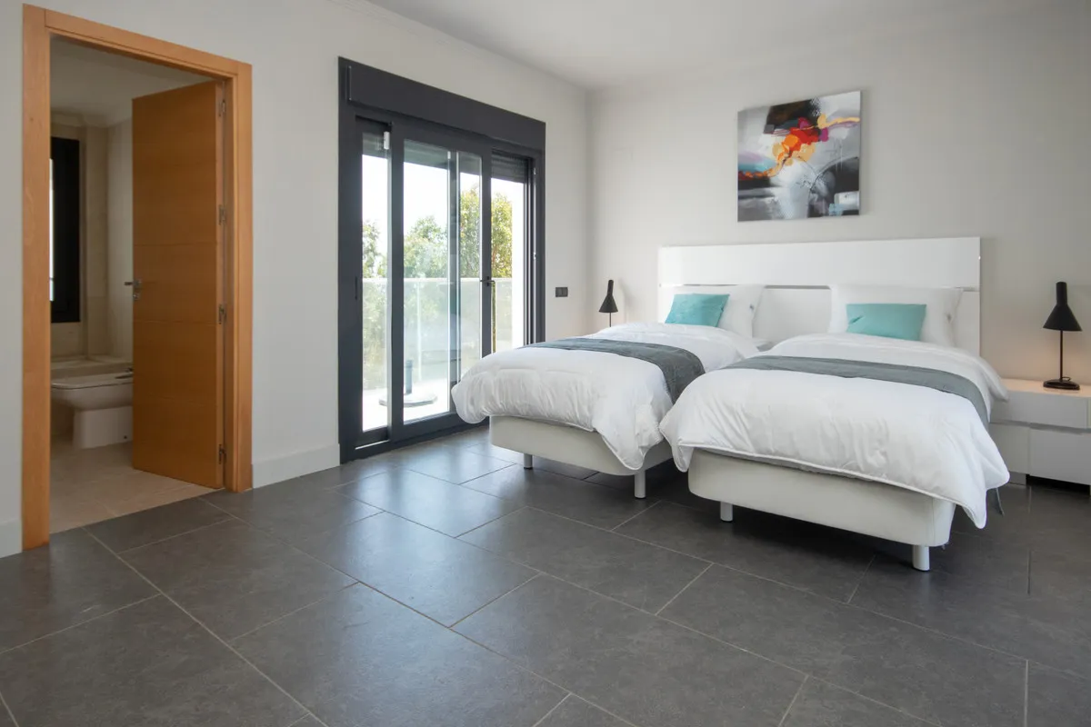 e085dbca-153d-4a53-a51f-0a05c13c27e6