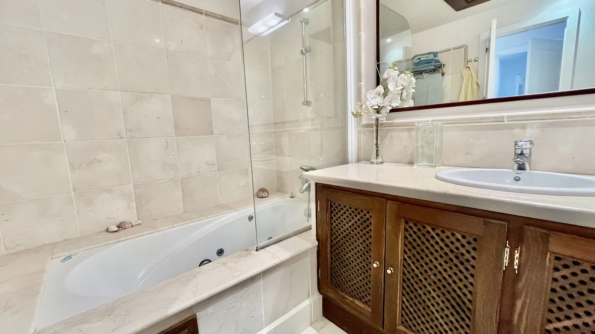 140e38fe-ae1c-4313-bf65-b418b2b733cb