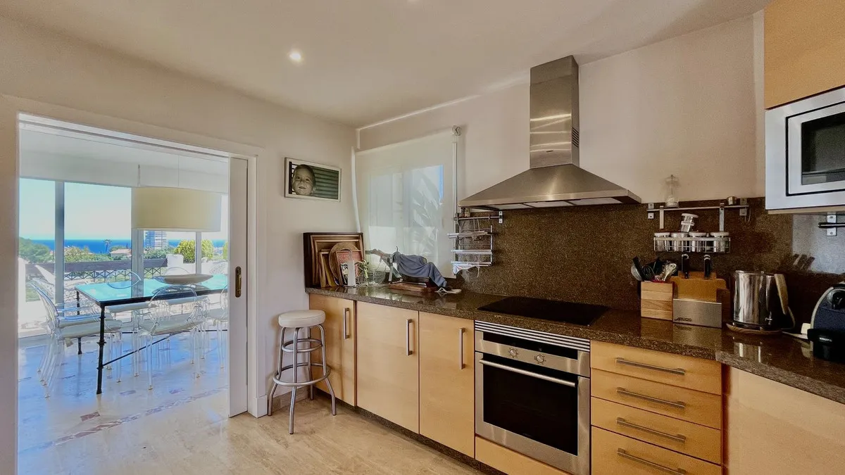 27409954-d31f-487e-a436-ef381ed1163e