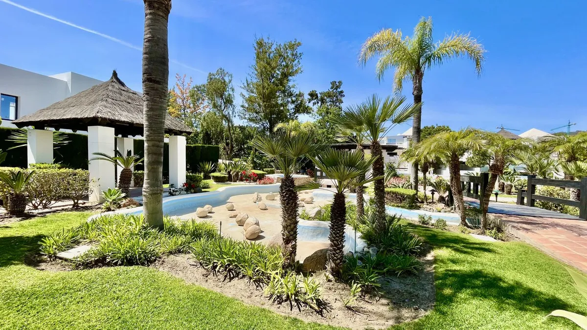 6e9cd156-7f94-41b8-9d57-8fc3e4a92ba8