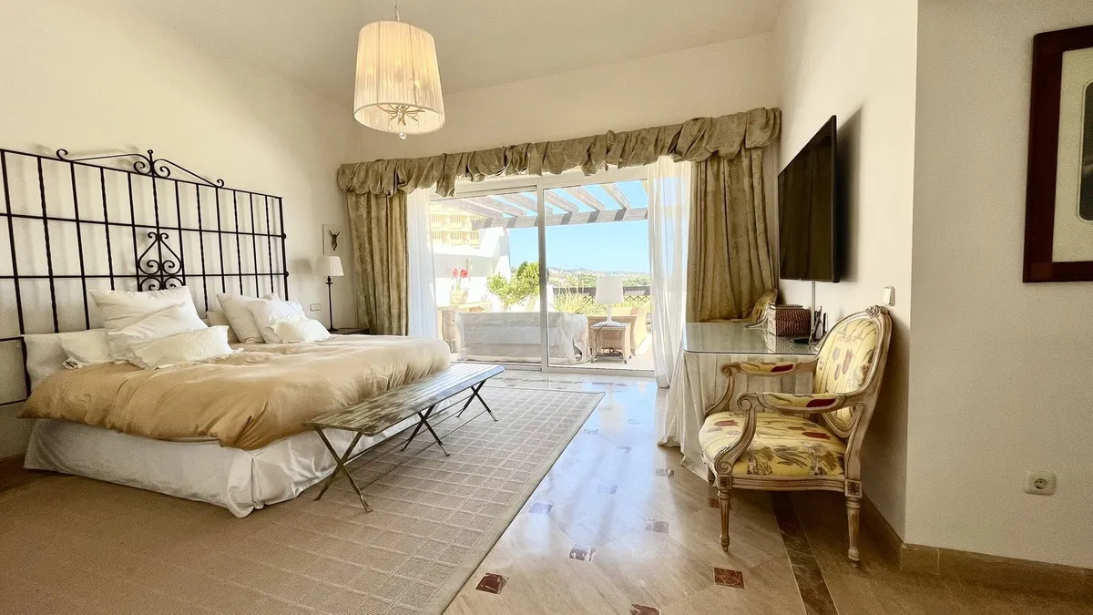 8b9c933c-b59b-478f-a9d8-17a79095d7d3