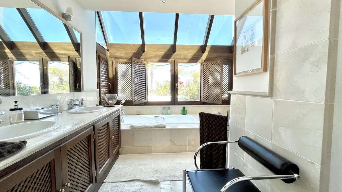 da1abd59-0ae6-450f-a4f4-706fbc3f6c03