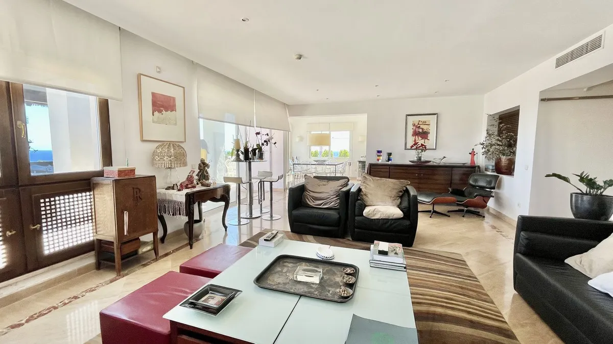 f0d107ba-ffc3-4a93-8cb7-d8b56de6040e