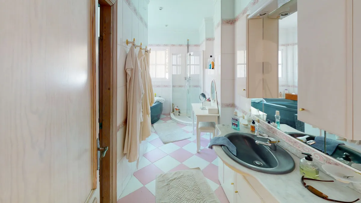 ab74bec2-6fac-44e4-bbf2-00b8f53b98f0