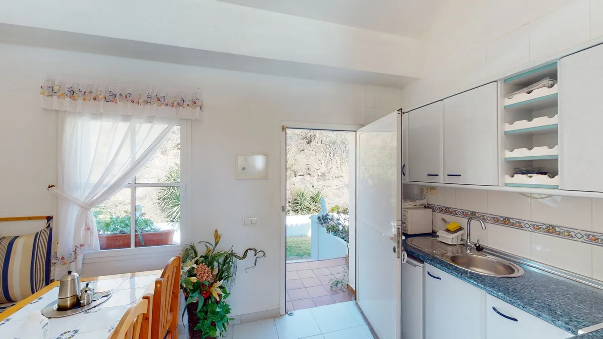 b1eb85b1-b32a-4fa0-b3d0-0f9a185ab7fe