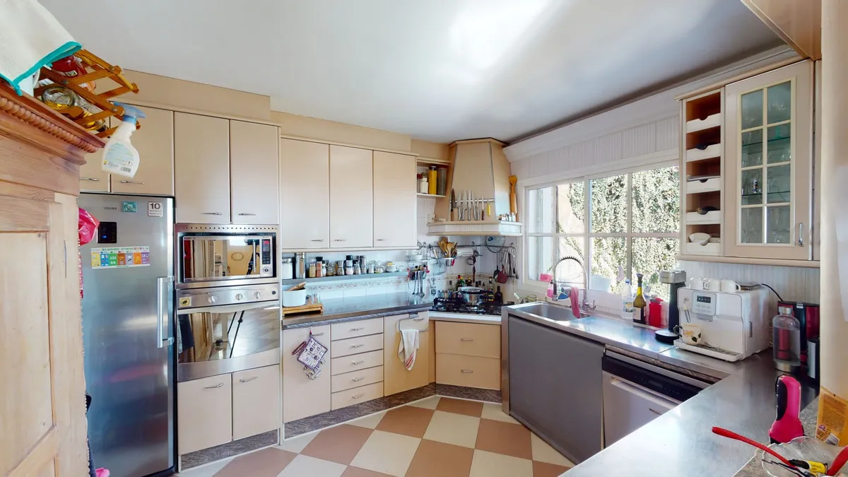 c29f76a8-593e-43ea-9817-41d5dd4db7a5