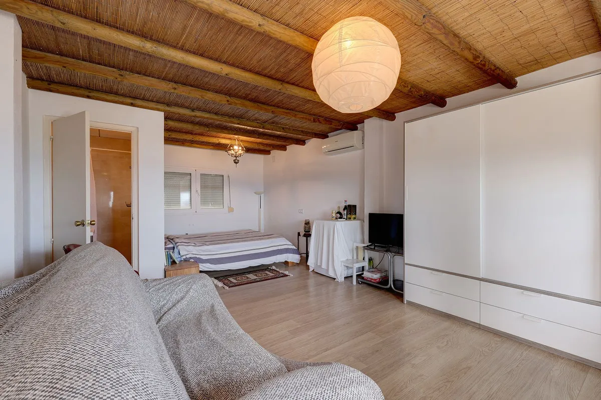 18ee9184-e8be-4ff6-8227-41fa0ddea43f