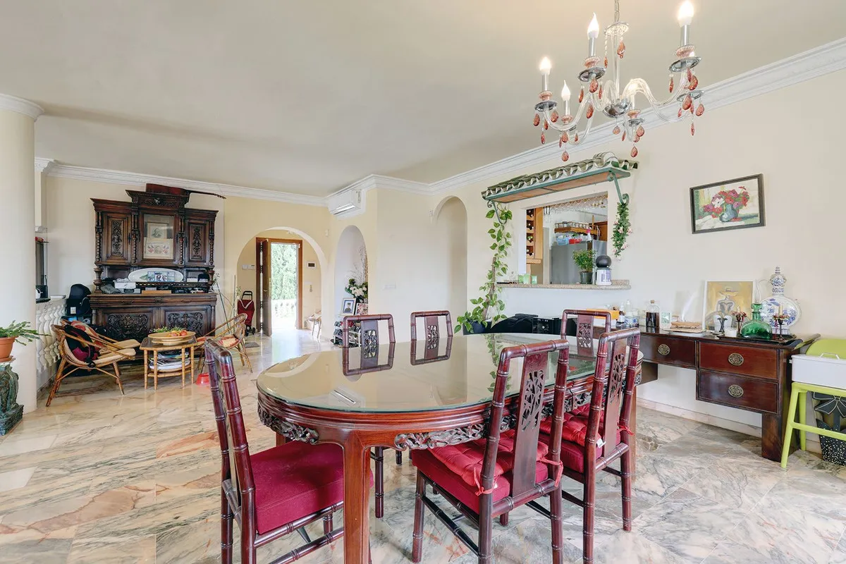 95b35688-5565-40d3-9e43-f67d0e99741e