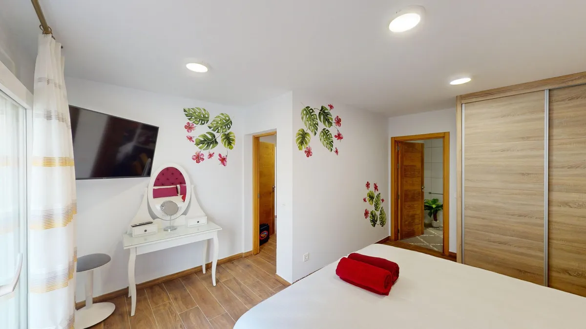 0b06d700-cc96-46e1-8f87-6a2033de7932