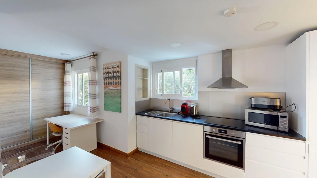 a8f1de10-6ad5-42af-8b49-dc61802a3e87