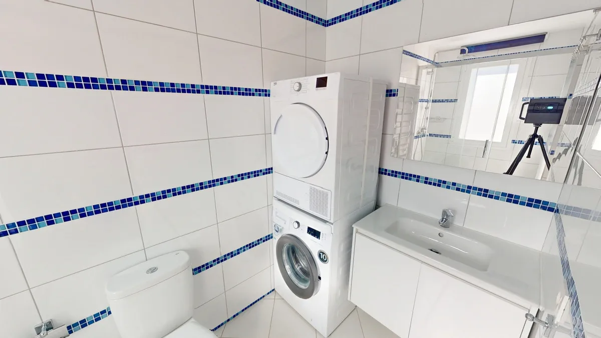 b516bdcc-2689-44a0-a382-64f3267b912f