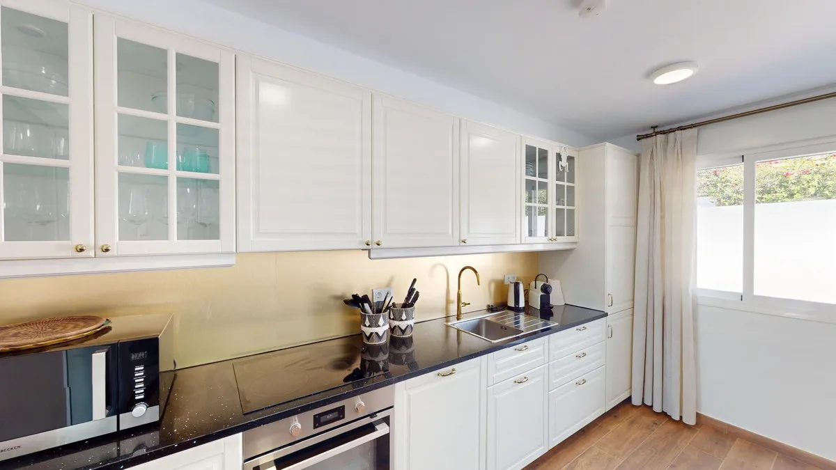 e39f98b2-8c07-42a5-92ca-8329fd80a175