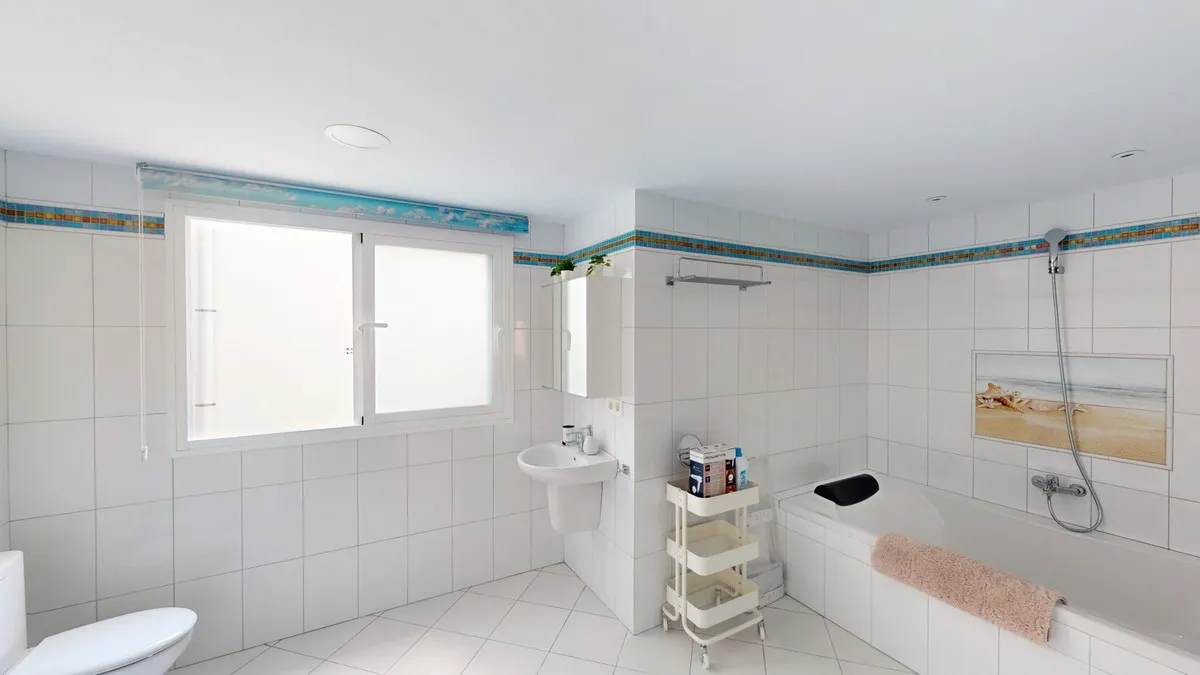 f991836d-ad31-453d-88d1-b7026b7e8934