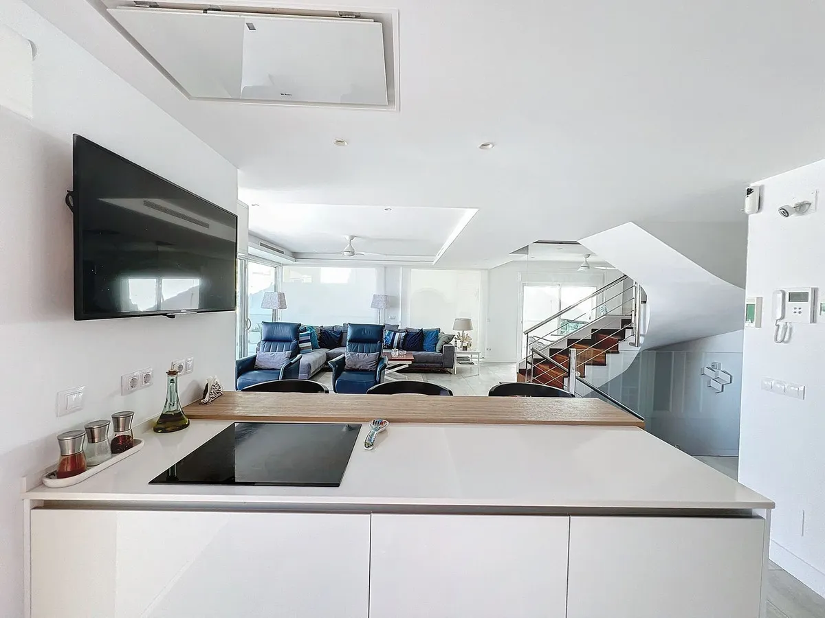 7e41d9b6-37fc-45b6-a9fa-8cd07b3e9c99