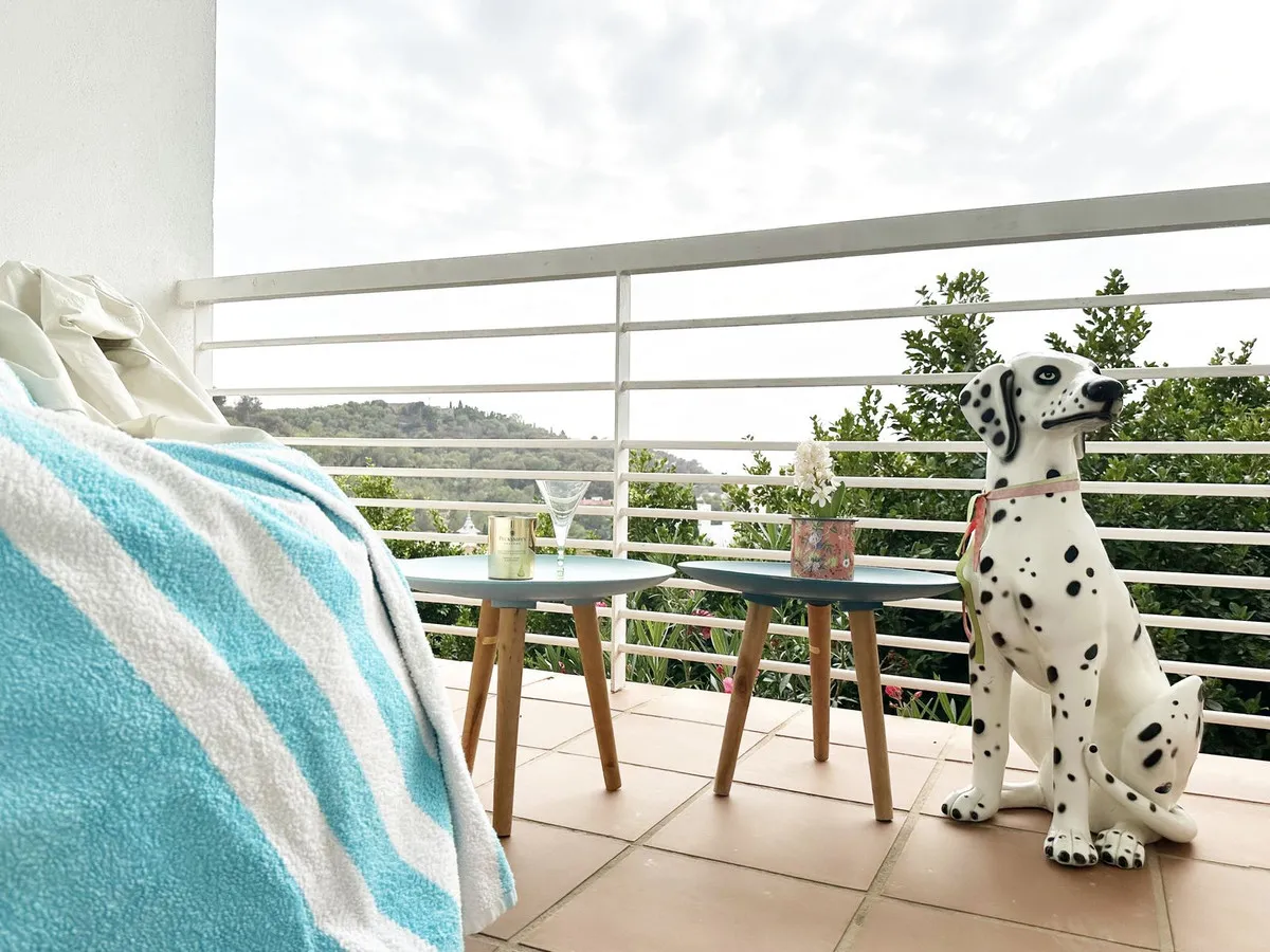 8fef7cbf-7f4c-48c1-9623-fa60c0f1c93f