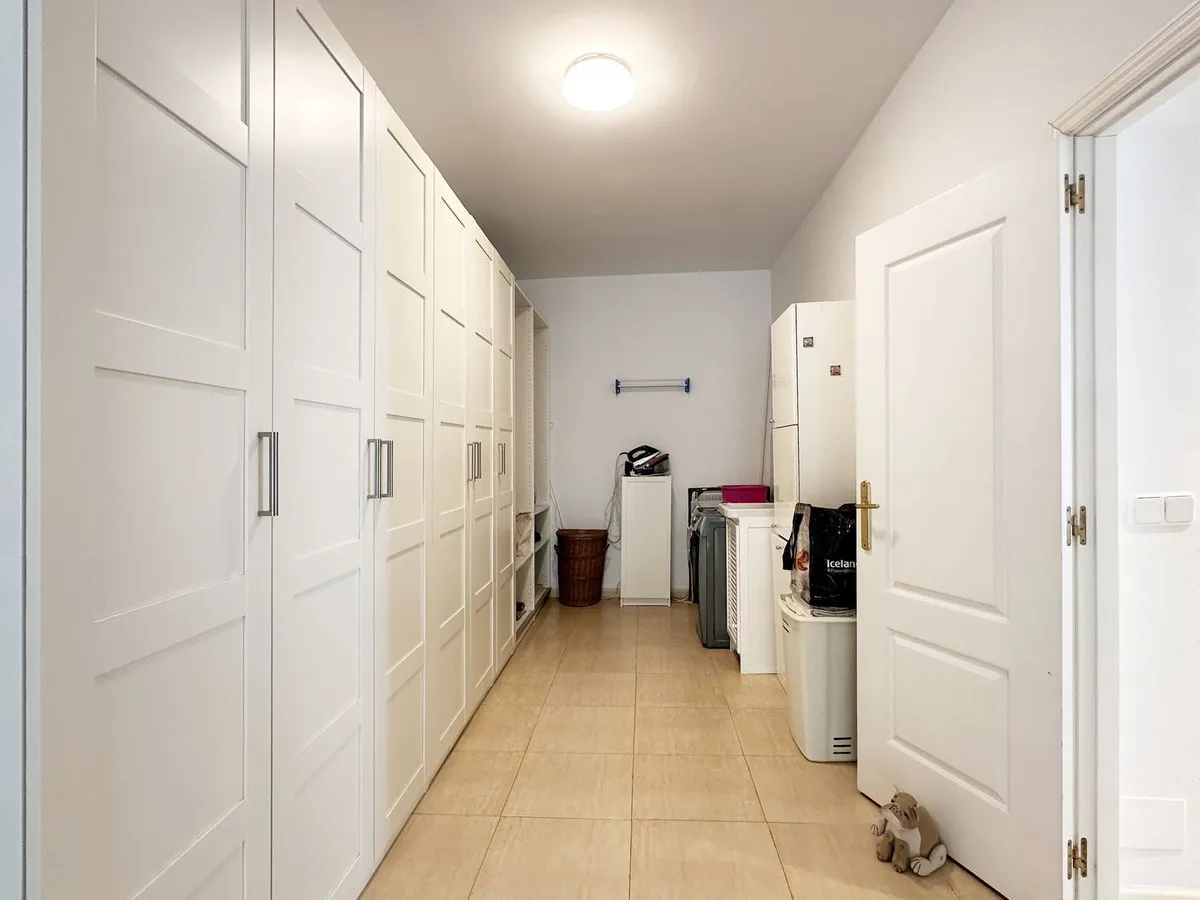 a526716d-b5f5-4923-bf4c-abb7025e5888