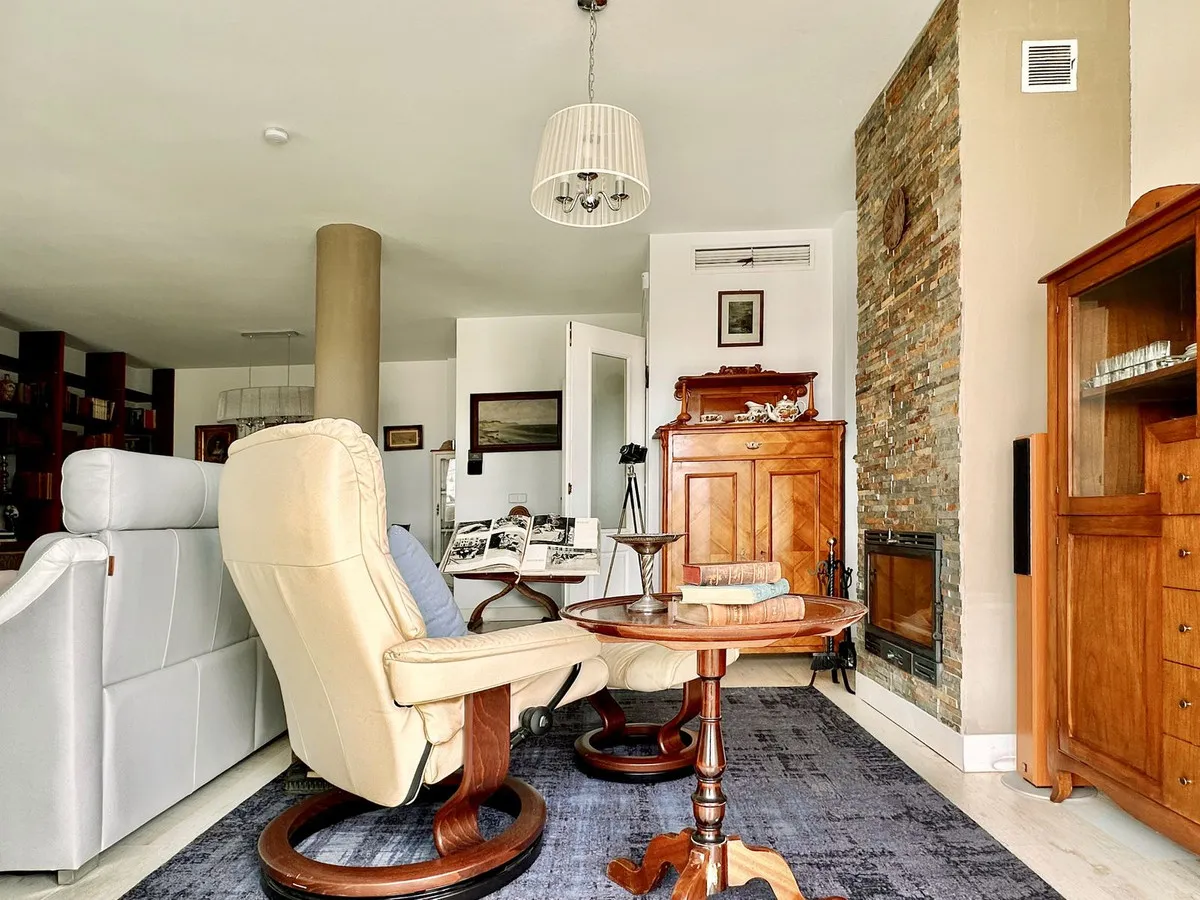 b12ffc51-cc72-4502-9070-a4789b4cf971