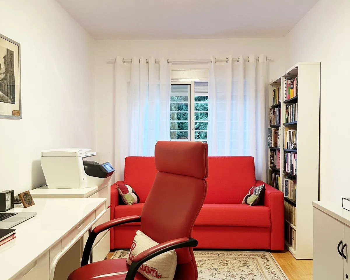 b746ec33-f838-41fe-8734-af4c6b591e72