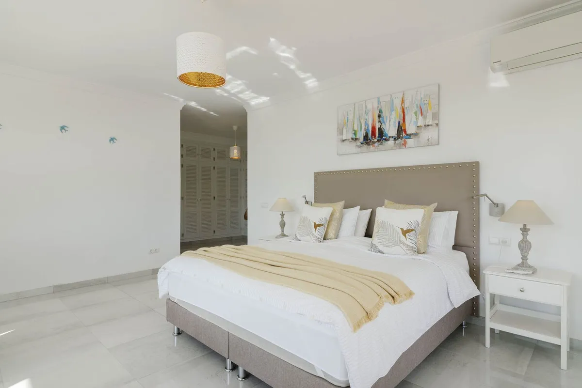 eb77e6d2-e78b-45fc-b6be-1a6a2f7c6a09