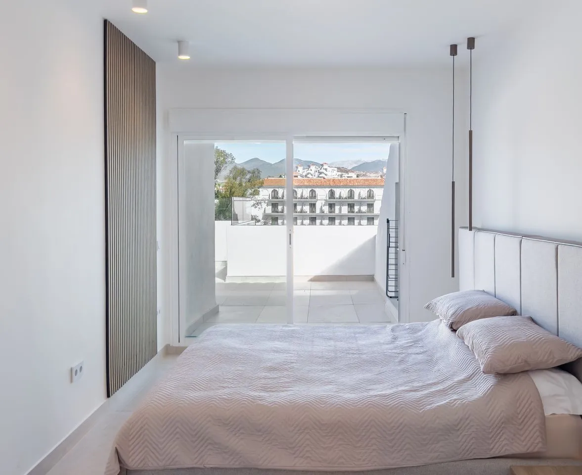 0b8033de-7630-48ae-95f8-83e3d7e3a014