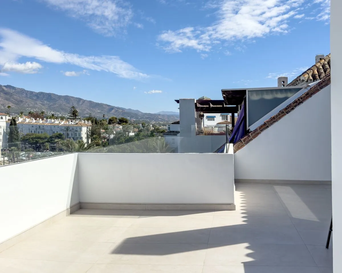 7492b498-8c9a-4ecb-975e-c3f63f7bdaaf