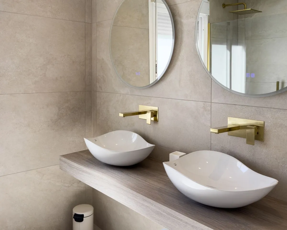 f8479577-3b89-4ff3-8a07-c64ae7f644d1